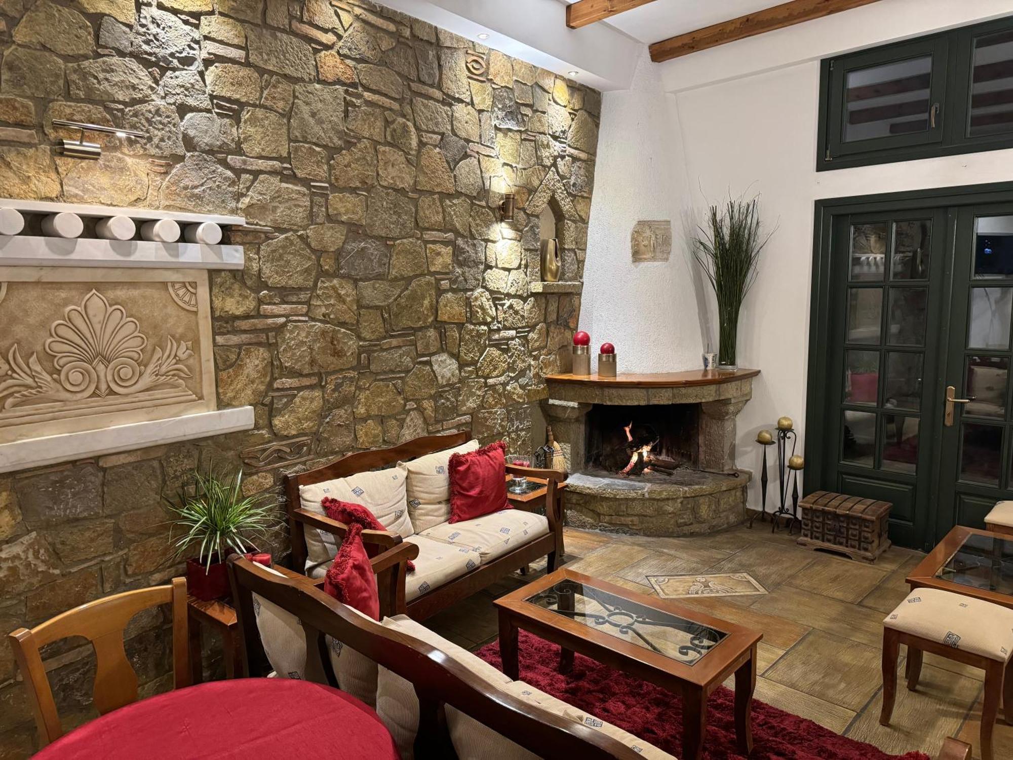 Artemis Hotel Делфи Екстериор снимка